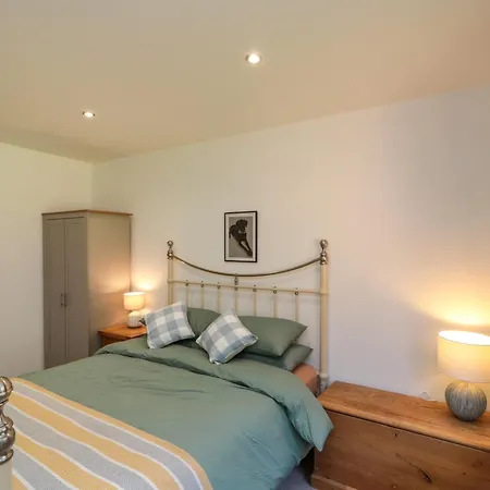 Meadowside * Ganton